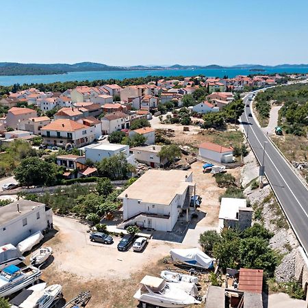 Apartments With A Parking Space Pirovac, Sibenik - 13263 Dış mekan fotoğraf